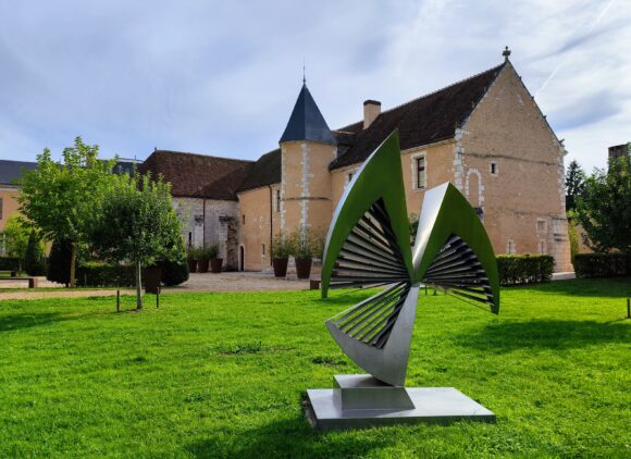 Le parc du Prieuré d&rsquo;Yron s’embellit avec deux sculptures de Dietrich-Morh